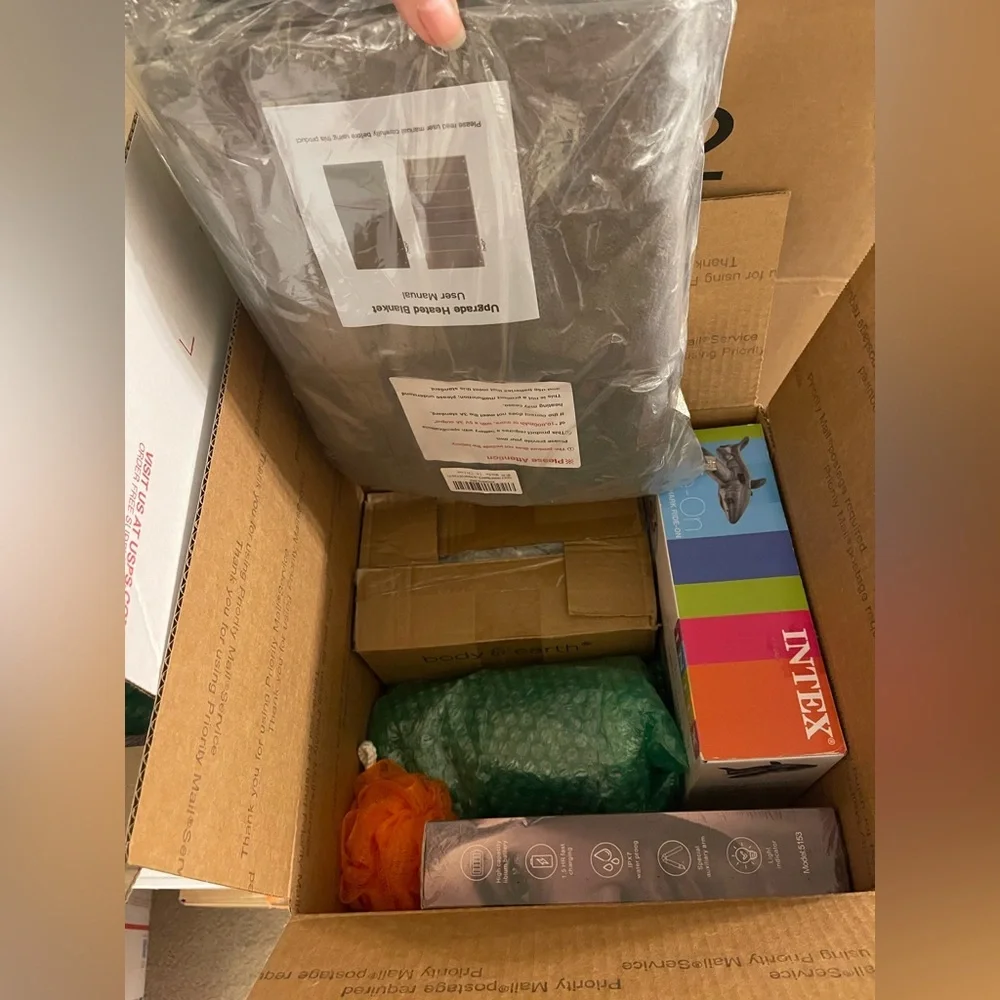 NEW Amazon MYSTERY box, Brand New Items Only 📦 🔥 NO JUNK, 5 ⭐️​​​ - Picture 9 of 16